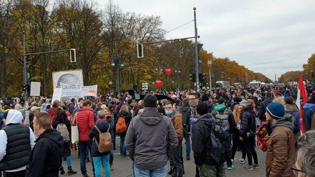 Силовики оцепили подходы к бундестагу, который сегодня будет принимать закон об инфекционной защите