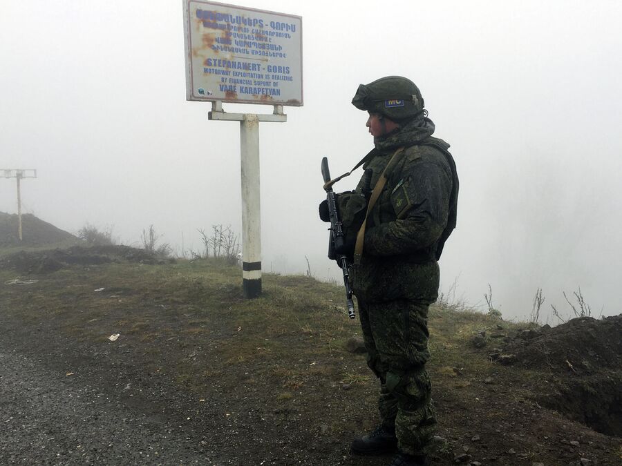 Блокпост российских миротворцев на лачинской дороге в Нагорном Карабахе