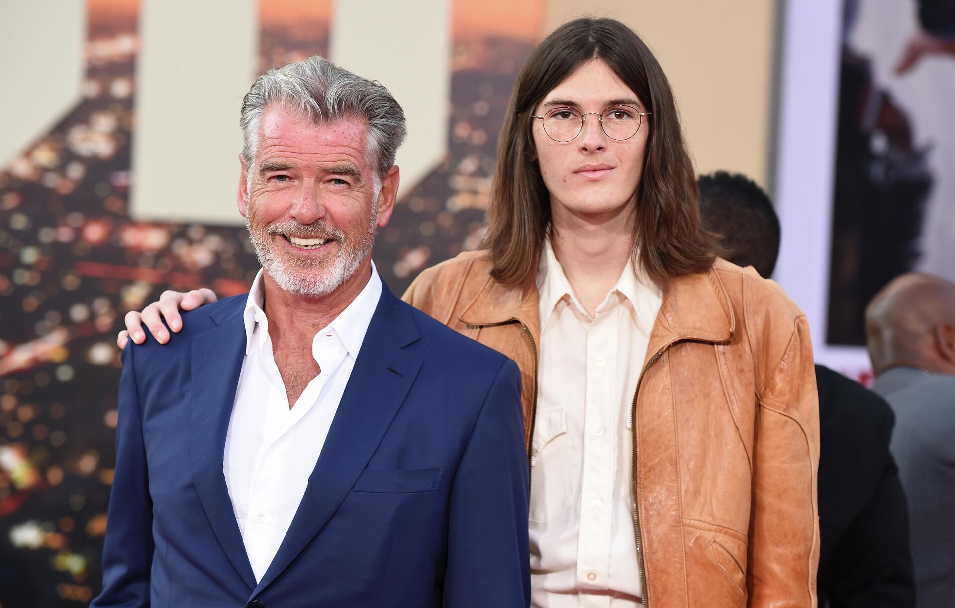 Пирс Броснан и Дилан Броснан на премьере фильма Однажды в Голливуде в Лос-Анджелесе Пирс Броснан и Дилан Броснан на премьере фильма Однажды в Голливуде в Лос-Анджелесе - РИА Новости, 1920, 31.10.2025