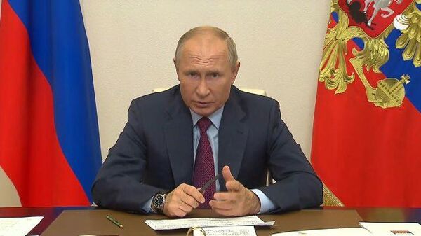 “Нужно им еще и помогать”  – Путин о поддержке глав регионов с тяжелой ситуацией по COVID-19 
