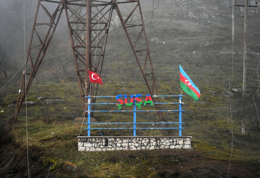 Надпись при въезде в город Шуши