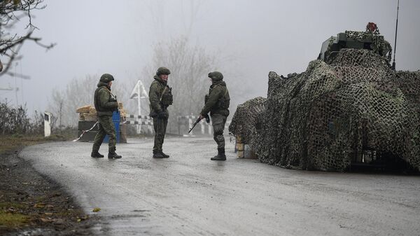 Российские миротворцы на блокпосту в Лачинском коридоре