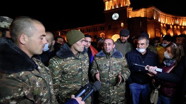 Митинг сторонников Николы Пашиняна перед Домом правительства на площади Республики в Ереване