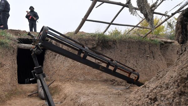 Кустарная пусковая установка для снарядов, оставленная в Физулинском районе Азербайджана