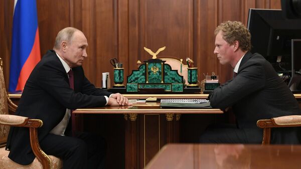 Президент РФ Владимир Путин и руководитель ФНС Даниил Егоров во время встречи