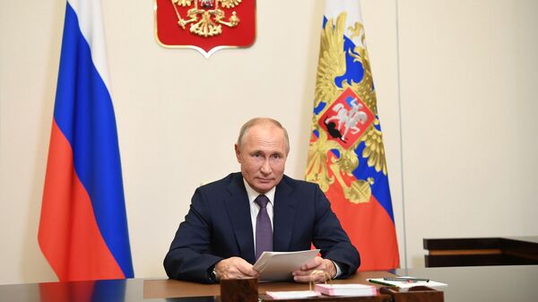 Президент РФ Владимир Путин выступает с обращением к участникам Международного научно-практического форума Уроки Нюрнберга