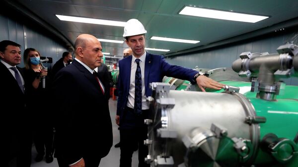 Председатель правительства РФ Михаил Мишустин во время посещения Объединенного института ядерных исследований в Дубне