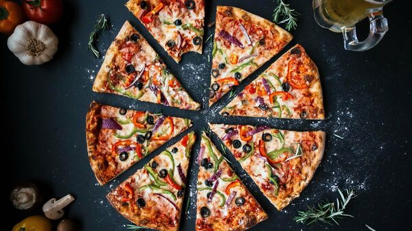 Власти Южно-Сахалинска обратятся в УФАС из-за рекламы пиццерии