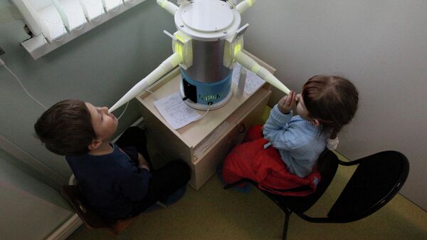 Дети во время лечения в кабинете физиотерапии