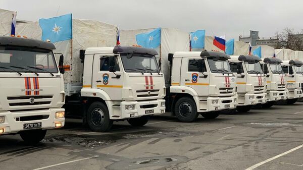 Автомобили МЧС России с гуманитарной помощью населению Нагорного Карабаха