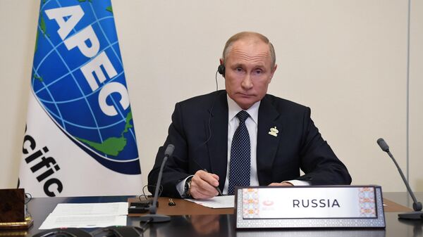 Путин участвует в режиме видеоконференции во встрече лидеров экономик форума АТЭС