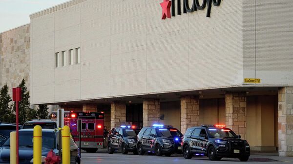 Полиция прибыла в торговый центр в Висконсине, где произошла стрельба