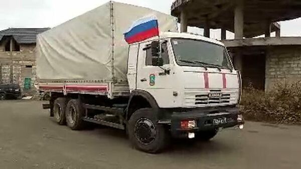 Колонна грузовиков с гуманитарной помощью прибыла в Степанакерт 