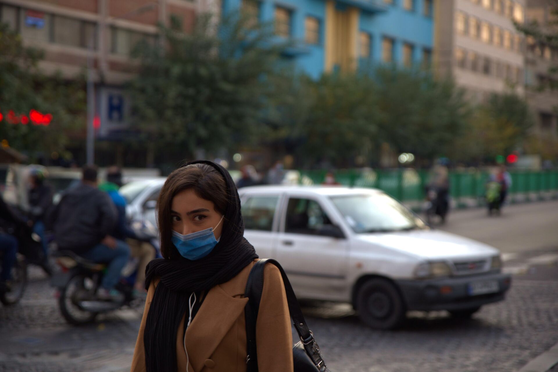 Женщина на одной из улиц в Тегеране - РИА Новости, 1920, 25.03.2023