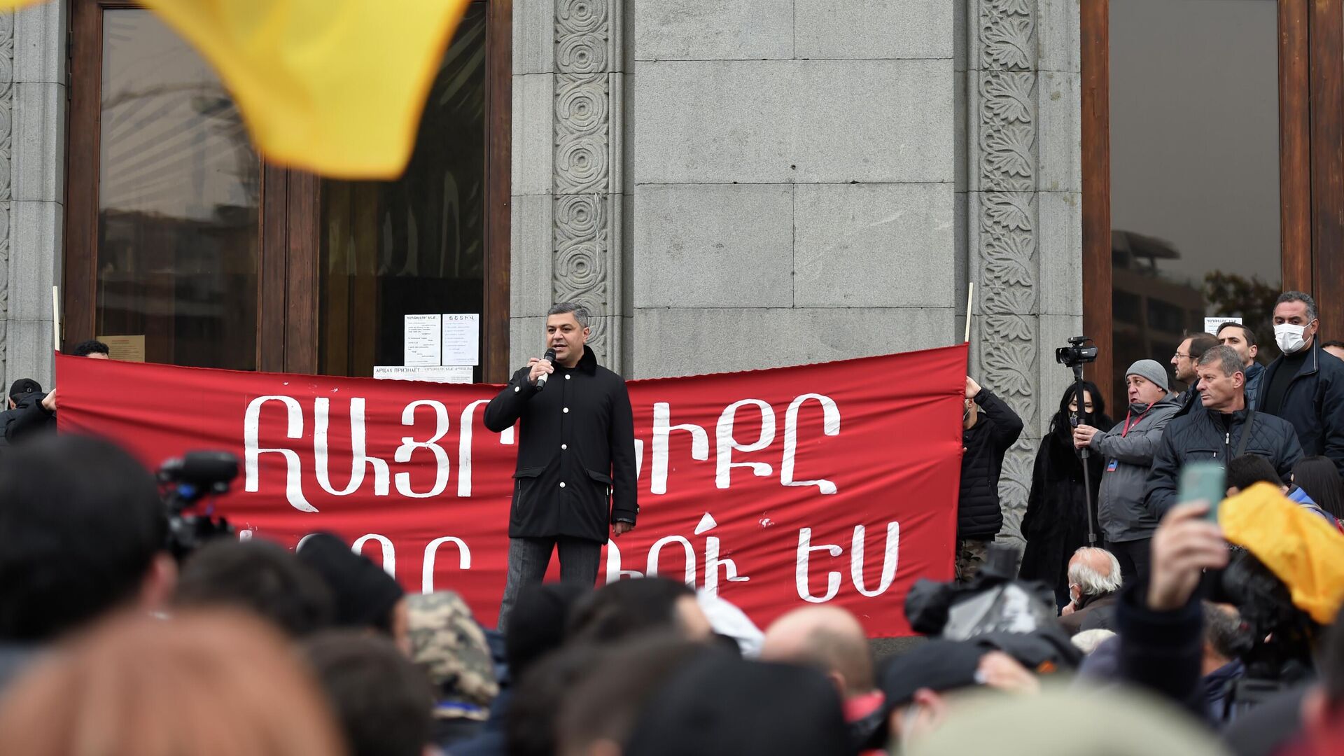 Экс-глава Службы нацбезопасности Армении Артур Ванецян на акции протеста против действующего правительства на площади Свободы в Ереване - РИА Новости, 1920, 28.04.2022