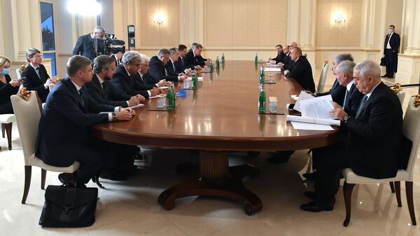 Российская межведомственная делегация во время встречи с президентом Азербайджана Ильхамом Алиевым в Баку