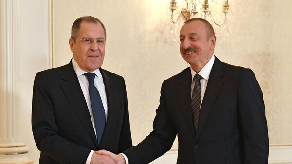 Президент Азербайджана Ильхам Алиев и министр иностранных дел РФ Сергей Лавров во время встречи с в Баку