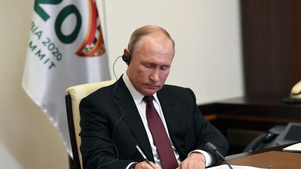 Президент РФ Владимир Путин принимает участие в работе саммита Группы двадцати в режиме видеоконференции