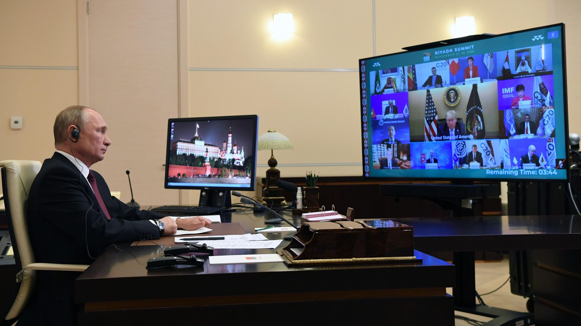 Президент РФ Владимир Путин принимает участие в работе саммита Группы двадцати в режиме видеоконференции - РИА Новости, 1920, 22.11.2020
