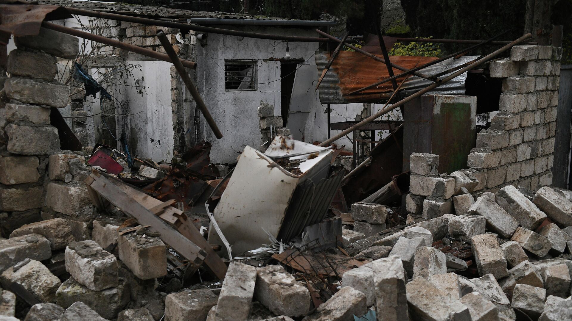 Разрушенные здания в населенном пункте Мартуни в Нагорном Карабахе - РИА Новости, 1920, 22.11.2020