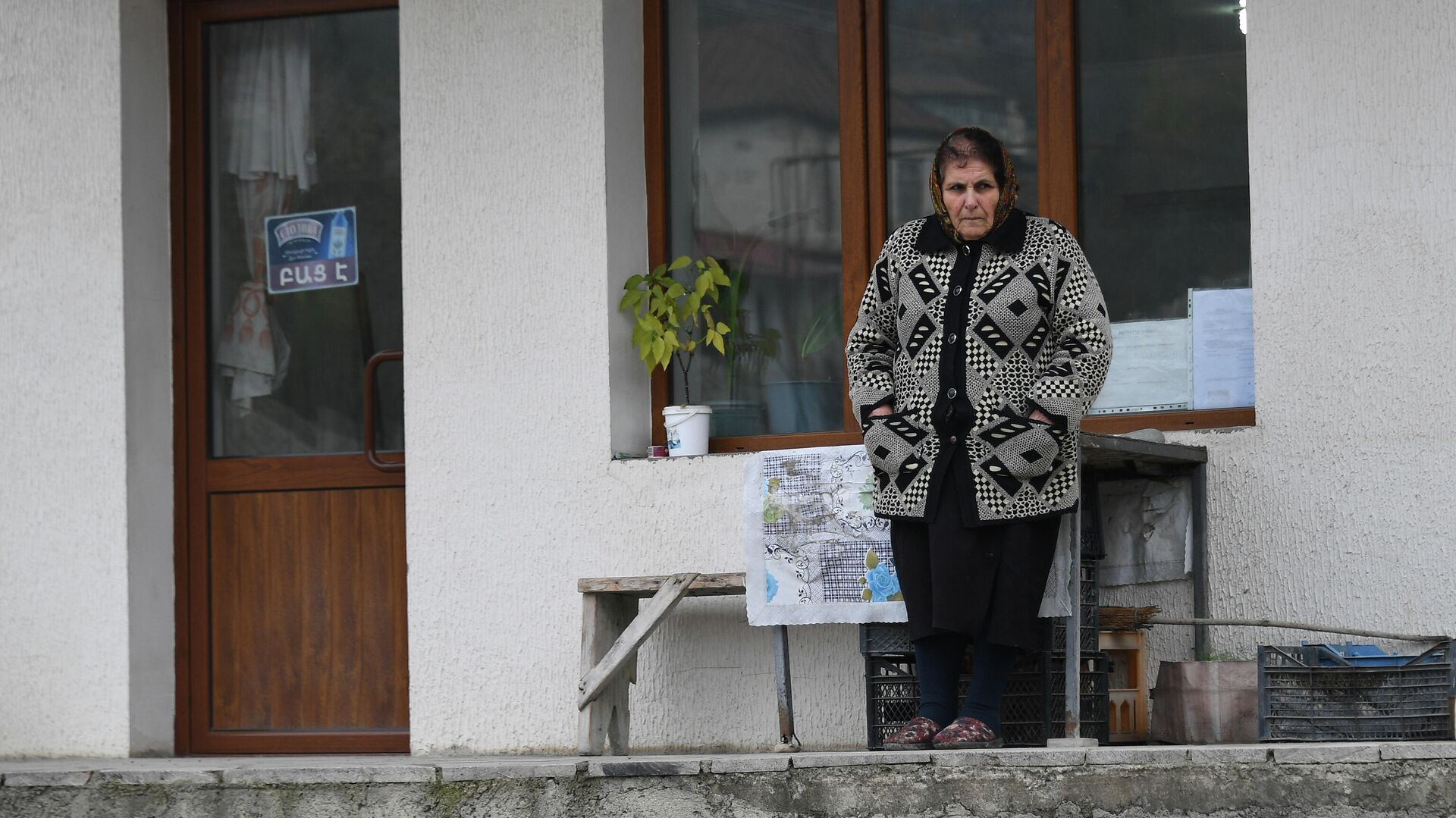 Местная жительница в городе Аскеран в Нагорном Карабахе - РИА Новости, 1920, 22.11.2020