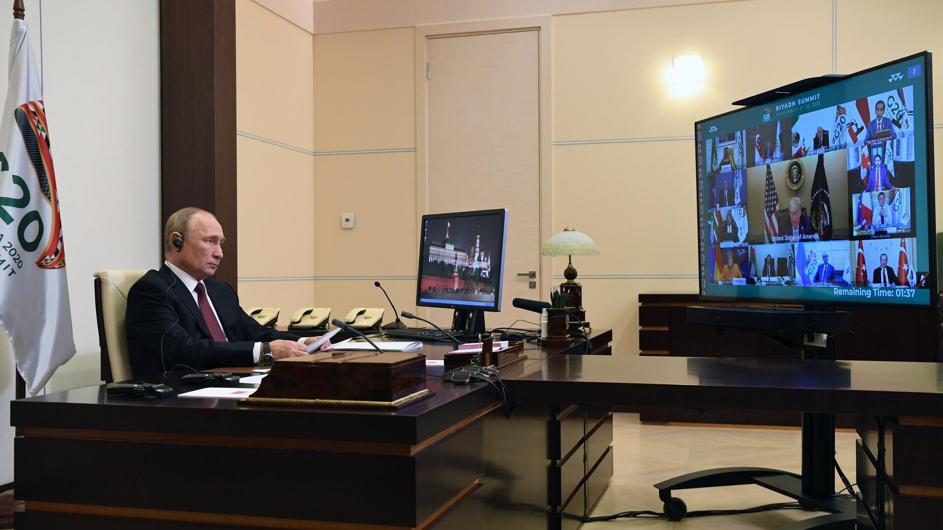 Президент РФ Владимир Путин принимает участие в работе саммита Группы двадцати в режиме видеоконференции - РИА Новости, 1920, 22.11.2020
