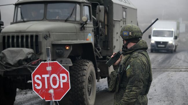 Блокпост российских миротворцев на дороге Степанакерт - Шуша