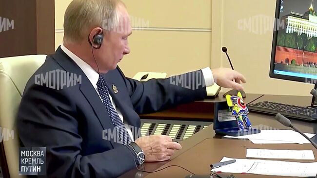 Президент России Владимир Путин во время саммита АТЭС. Кадр видео