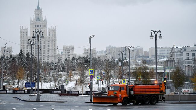 Автомобиль коммунальных служб в Москве