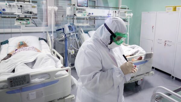 Медицинский работник в реанимационном отделении ГБУЗ Волгоградская областная инфекционная больница №2 в Волгоградской области
