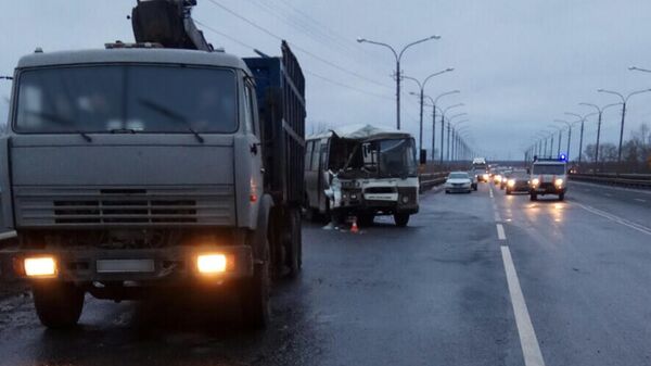 ДТП с двумя автобусами на мосту в Архангельске