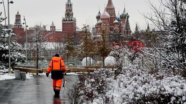 Снег в Москве 