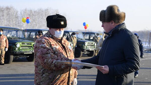 Омский губернатор передал инспекторам минприроды 12 новых вездеходов