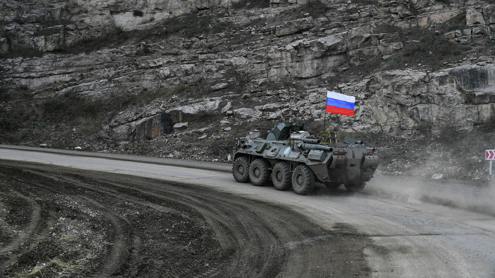 Военная техника российских миротворцев во время выполнения задач по инженерной разведке, разминированию местности, дорог и объектов в Карабахе - РИА Новости, 1920, 24.11.2020