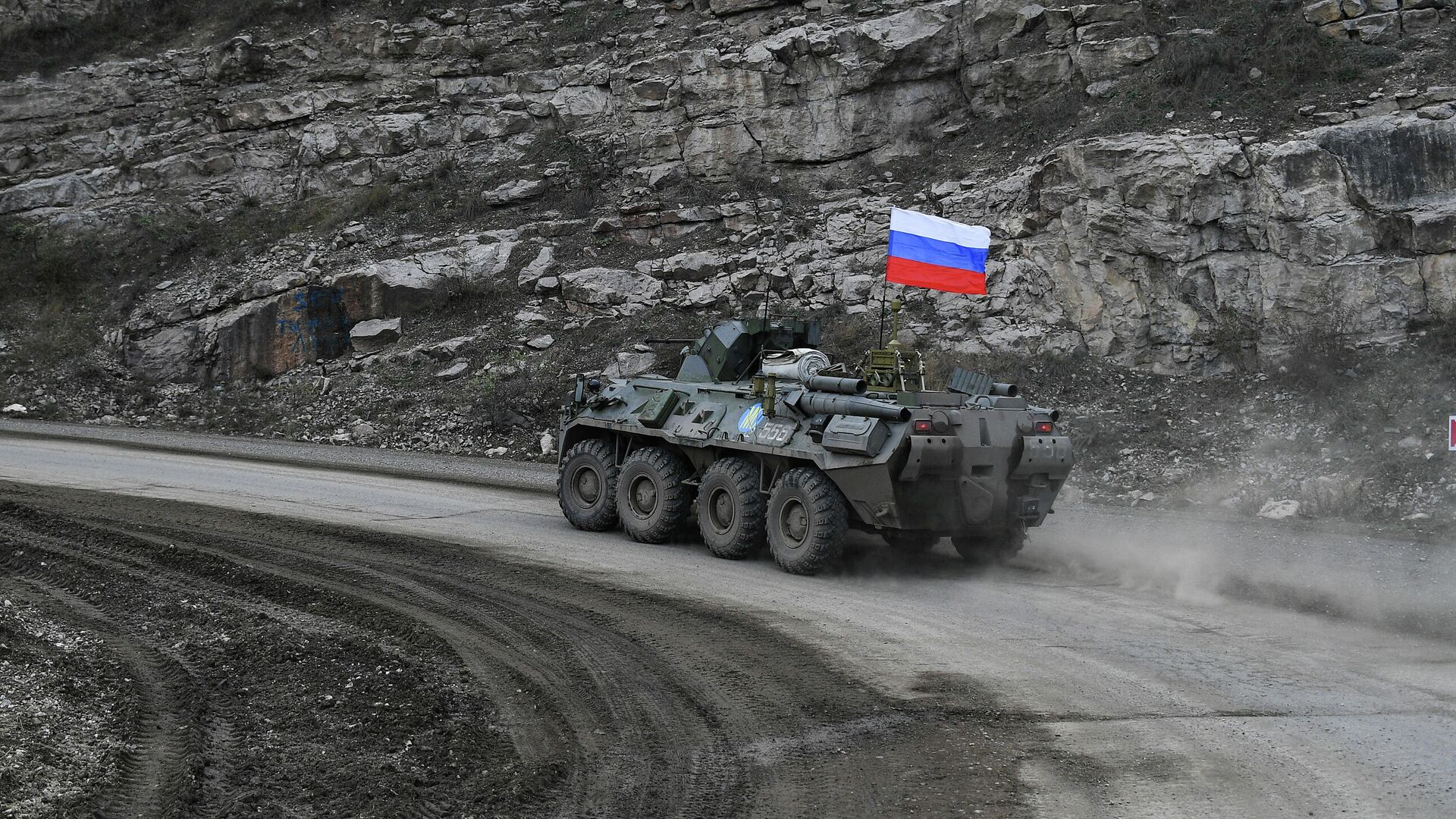 Военная техника российских миротворцев во время выполнения задач по инженерной разведке, разминированию местности, дорог и объектов в Карабахе - РИА Новости, 1920, 02.12.2020