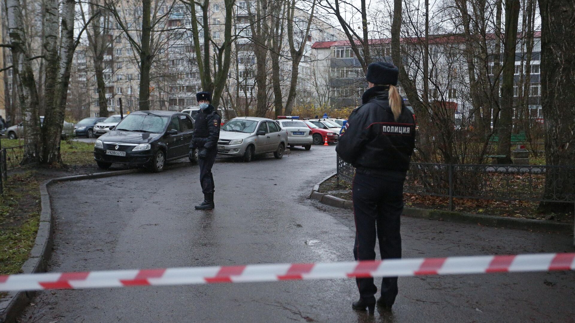 Мужчина захватил в заложники детей в квартире в пригороде Санкт-Петербурга - РИА Новости, 1920, 24.11.2020