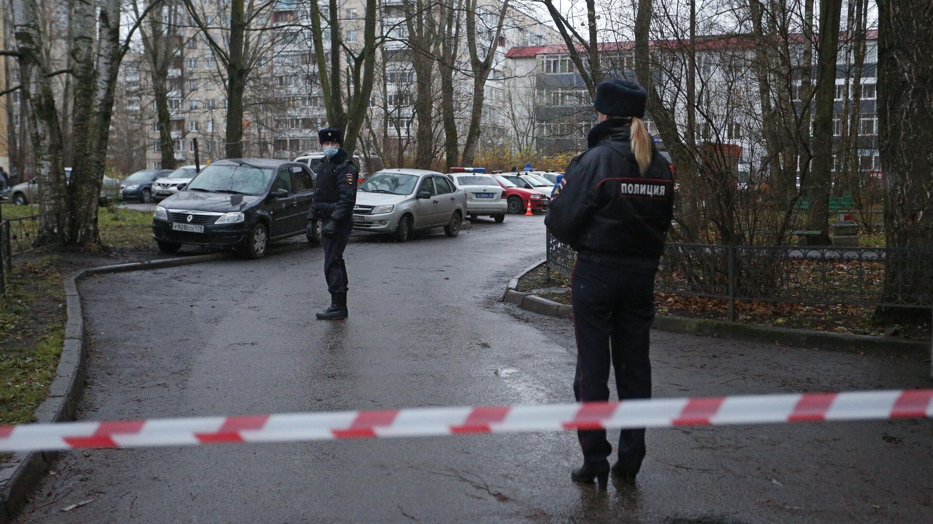 Мужчина захватил в заложники детей в квартире в пригороде Санкт-Петербурга - РИА Новости, 1920, 24.11.2020