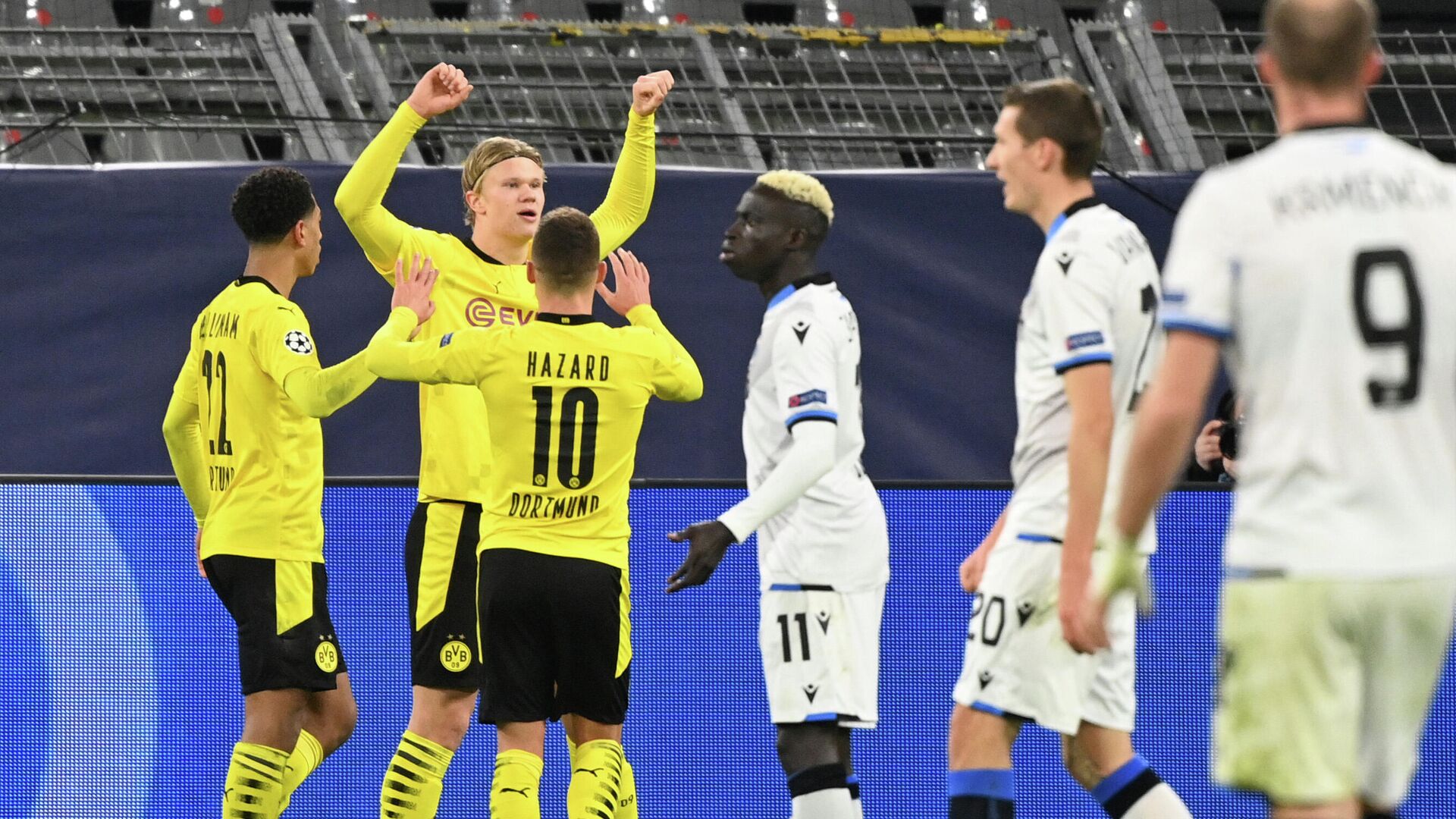 Soccer Football - Champions League - Group F - Borussia Dortmund v Club Brugge - Signal Iduna Park, Dortmund, Germany - November 24, 2020 Borussia Dortmund's Erling Braut Haaland celebrates scoring their third goal with teammates Pool via REUTERS/Ina Fassbender - РИА Новости, 1920, 25.11.2020