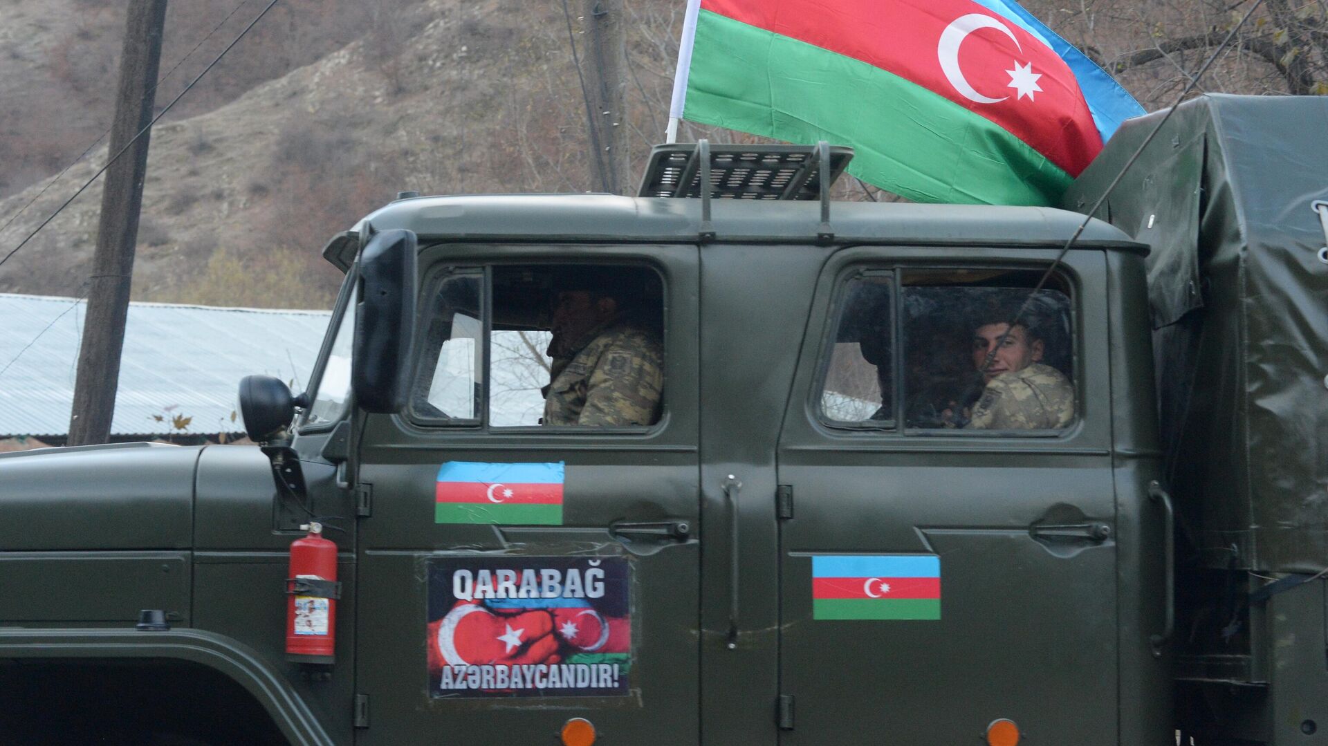 Колонна с азербайджанскими военными в Кельбаджарском районе у населенного пункта Тоганалы - РИА Новости, 1920, 27.05.2021