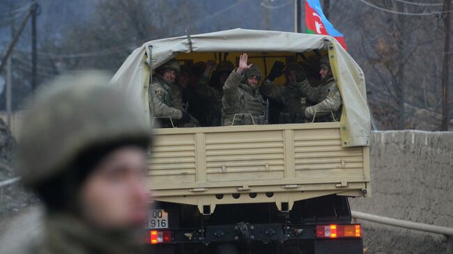 Колонна с азербайджанскими военными