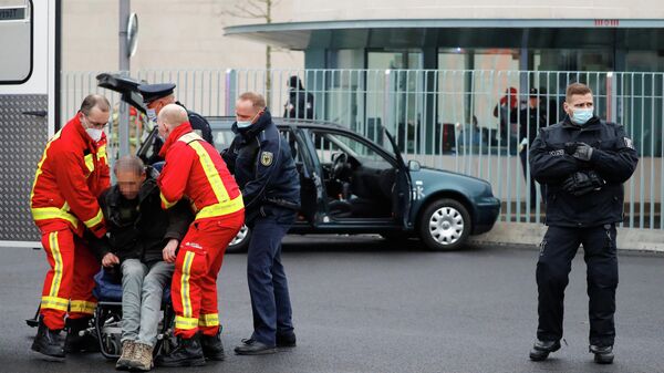 Водитель автомобиля, врезавшегося в ворота офиса Ангелы Меркель в центре Берлина