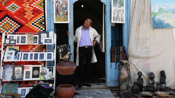 Продавец товаров для туристов в городе Сиди-Бу-Саид