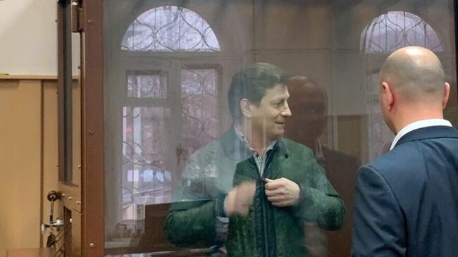 Бывший губернатор Хабаровского края Сергей Фургал, обвиняемый в организации убийств, в зале заседаний Басманного суда города Москвы, где будет рассматриваться ходатайство о продлении ему срока ареста