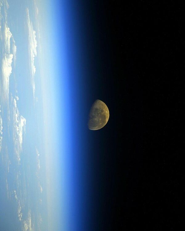 Снимок Луны с борта МКС 
