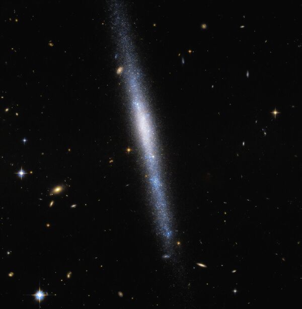 Снимок галактики UGCA 193 в созвездии Секстант телескопом Hubble 