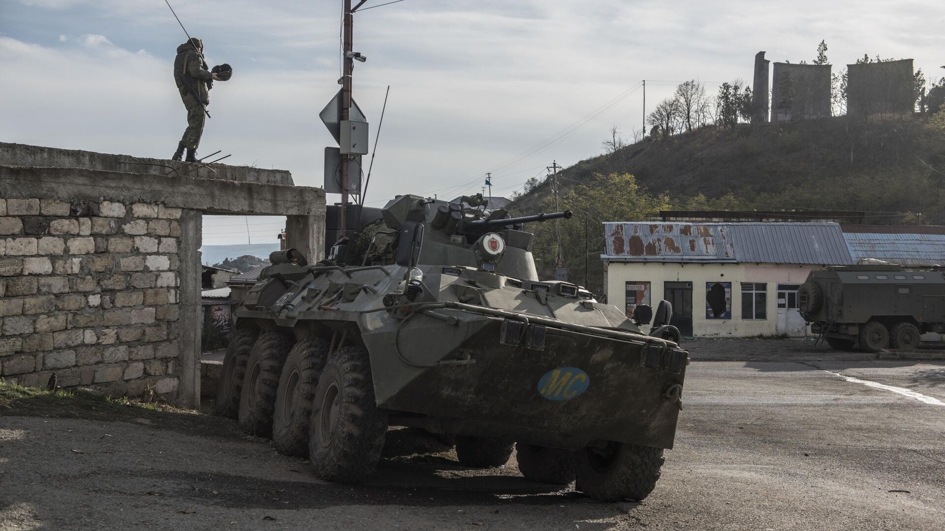 Российский миротворец в городе Лачин (Бердзор) в Нагорном Карабахе - РИА Новости, 1920, 01.12.2020