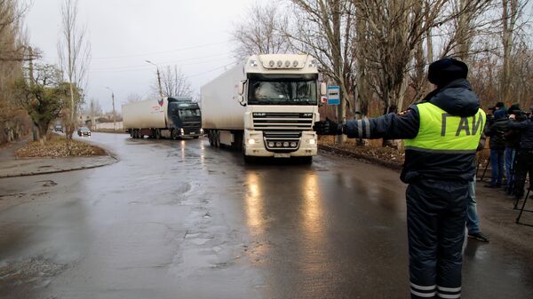 Гуманитарный конвой МЧС РФ из России, прибывший в столицу ДНР