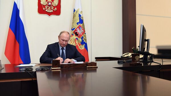 Путин подписал закон о смягчении наказания за нарушение авторских прав