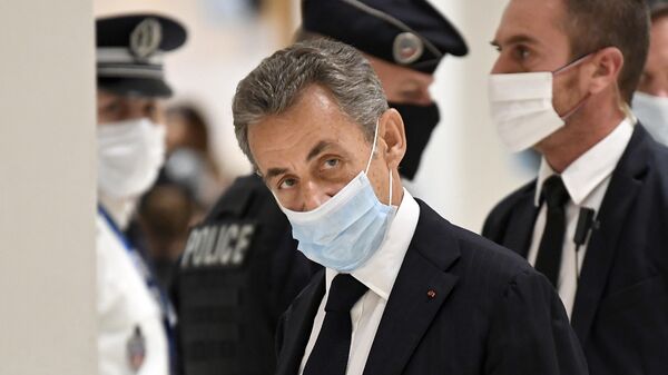 Бывший президент Франции Николя Саркози в здании суда 