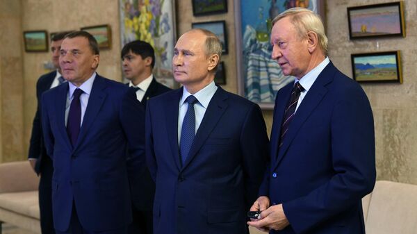 Президент РФ Владимир Путин во время осмотра выставки проектов Российского федерального ядерного центра в Сарове